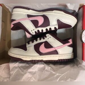 New, never worn Nike dunks - Valentine edition